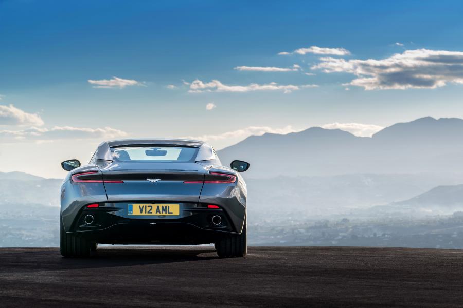  Aston Martin DB11 2016 года  (UK) (фото 19 из 33)